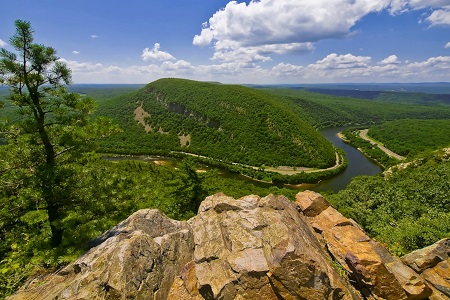 هدف از ژئوتوریسم آشنایی با انواع سنگ ها و بافت های زمین است هدف ژئوتوریسم, مزایای ژئوتوریسم, ژئوتوریسم