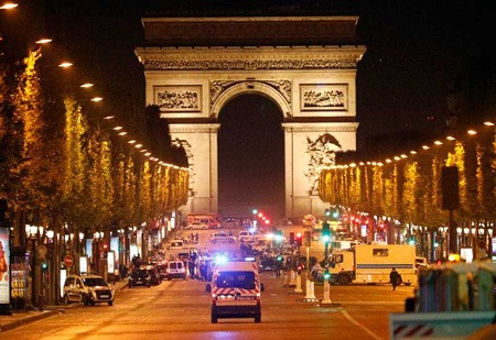 طاق پیروزی پاریس در خیابان شانزه الیزه ی پاریس جاذبه گردشگری پاریس, طاق پیروزی پاریس, طاق پیروزی