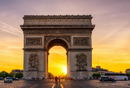 ساخت طاق پیروزی پاریس به دستور ناپلئون بناپارت معماری طاق پیروزی پاریس, تاریخچه طاق پیروزی, ساخت طاق پیروزی