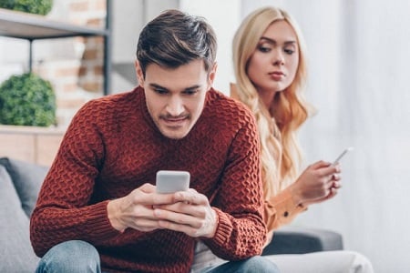 خیانت دیجیتالی به همسر, خطر خیانت دیجیتال, علایم هشدار دهنده خیانت دیجیتال
