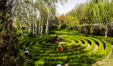 تصویری از محوطه ی مخصوص کودکان در باغ گل های اصفهان تصاویر باغ گل های اصفهان, درباره ی باغ گل های اصفهان, تصاویری از باغ گل های اصفهان