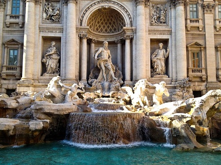 معماری فواره تروی رم, مجسمه های موجود در فواره تروی رم, زمان برای بازدید از فواره تروی رم