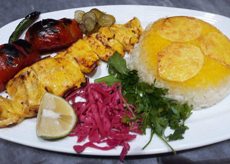 چگونه جوجه کباب را ترد کنیم,خواباندن مرغ در سس مایونز
