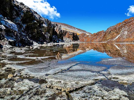 قدمت تاریخی گنبد نمکی طغرود, ویژگی های گنبد نمکی طغرود, دریاچه ی نمکی طغرود