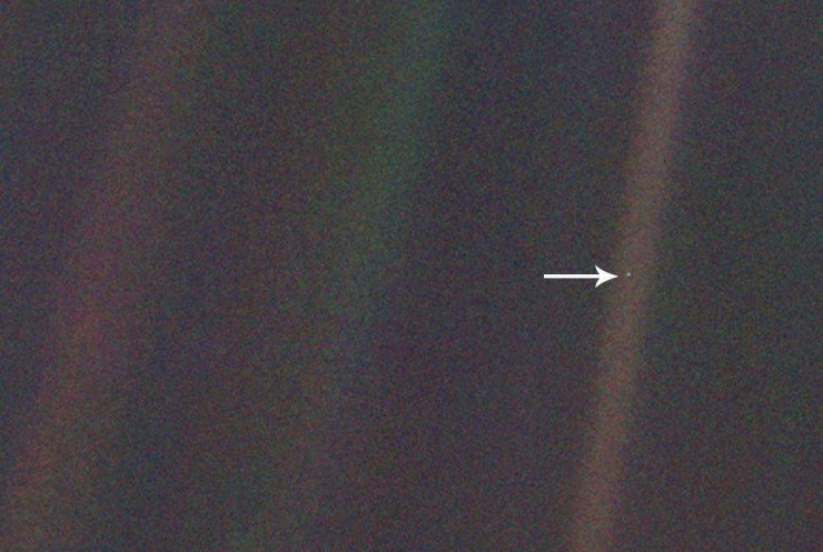 Pale Blue Dot / نقطه آبی کمرنگ