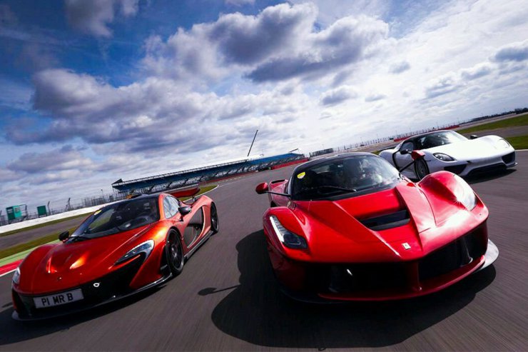 Ferrari LaFerrari vs. McLaren P1 vs. Porsche 918 Spyder