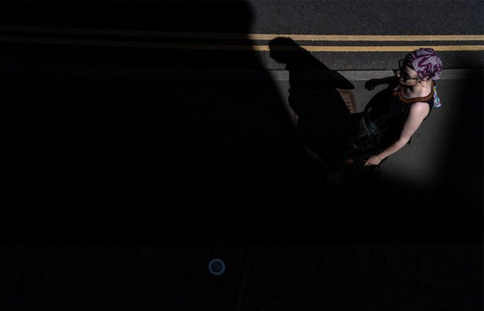فضای منفی در عکاسی خیابانی با سایه