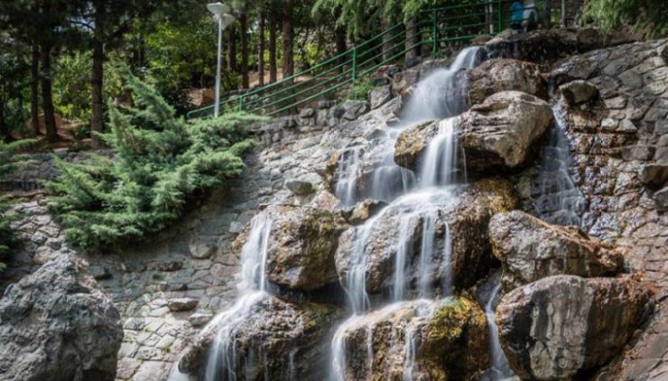 آبنمای سنگی جمشیدیه