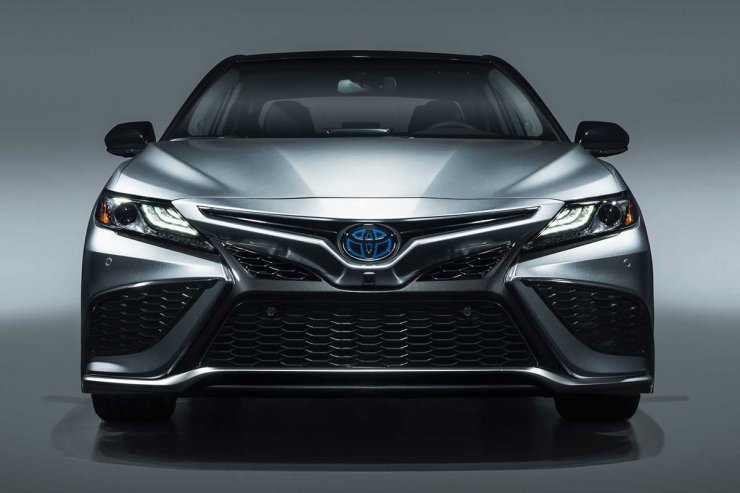 نمای جلو خودرو تویوتا کمری / 2021 Toyota Camry با جلوپنجره و چراغ های led