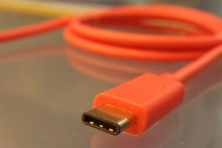 کابل نارنجی با کانکتور USB-C