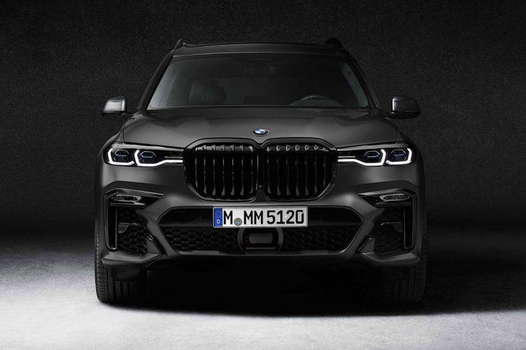 نمای جلو کراس اور / crossover بی ام و ایکس 7 نسخه دارک شادو / BMW X7 Dark Shadow Edition سیاه رنگ