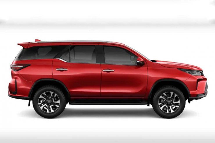 نمای کناری شاسی بلند تویوتا فورچونر 2021 / 2021 Toyota Fortuner با رنگ قرمز