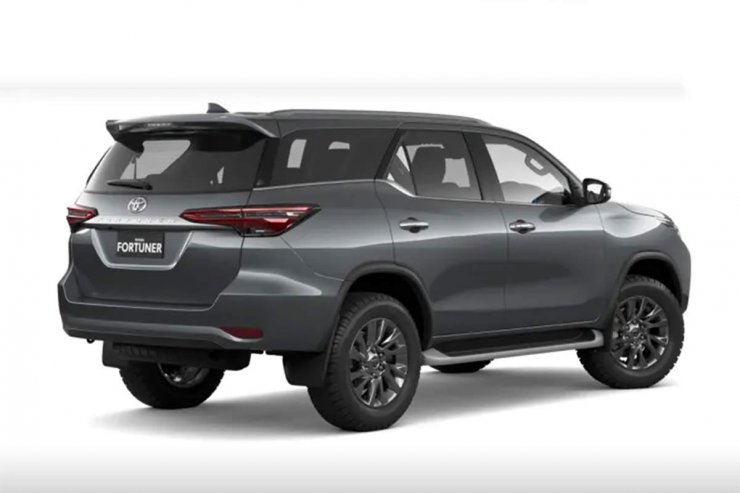 نمای عقب شاسی بلند تویوتا فورچونر 2021 / 2021 Toyota Fortuner با رنگ خاکستری تیره