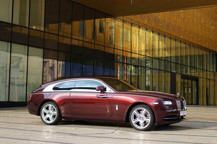 نمای جلو نسخه شوتینگ بریک رولزرویس ریث / Rolls-Royce Wraith Shooting Brake با رنگ زرشکی