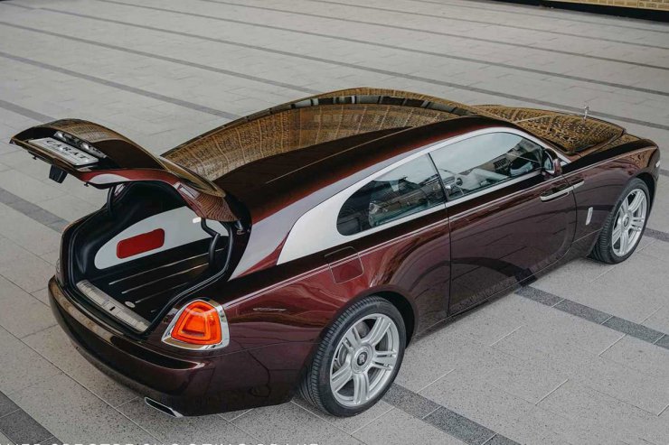 نمای عقب نسخه شوتینگ بریک رولزرویس ریث / Rolls-Royce Wraith Shooting Brake با رنگ زرشکی