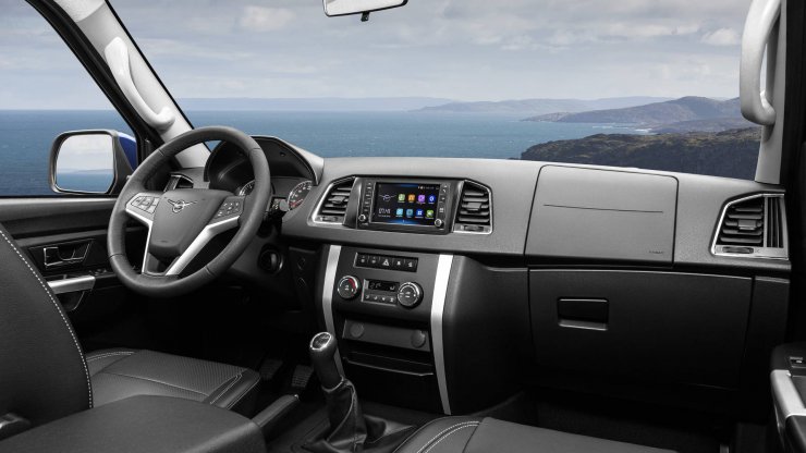 UAZ patriot یواز پاتریوت شاسی بلند روسی نمای کابین
