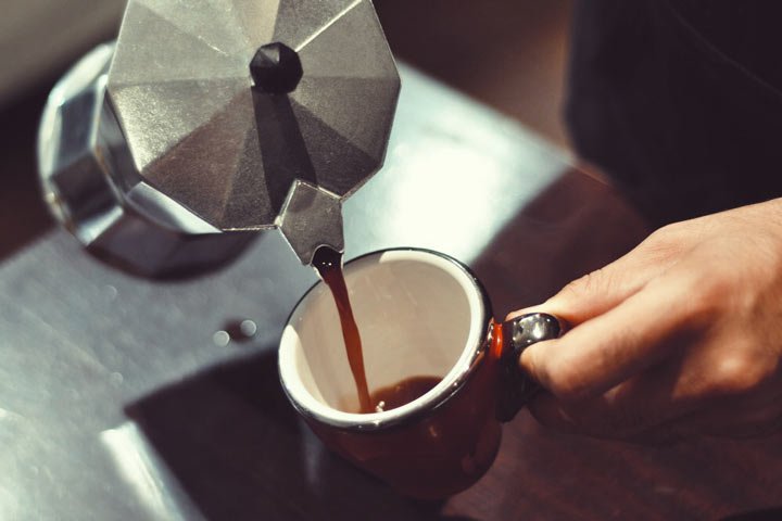 نوشیدن قهوه یک کار ساده برای داشتن حس بهتر