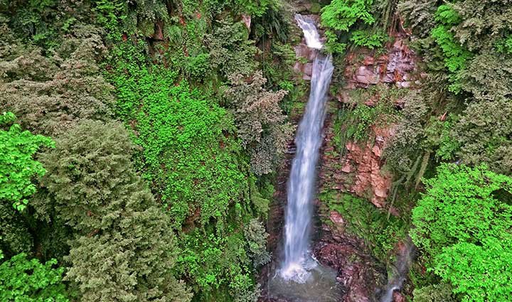 آبشار گزو ؛ جاذبه‌ای دیدنی در میان جنگل‌های سوادکوه