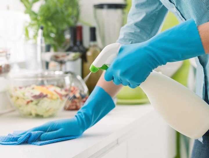 خانه تکانی آشپزخانه - تمیز کردن پیشخان‌ها