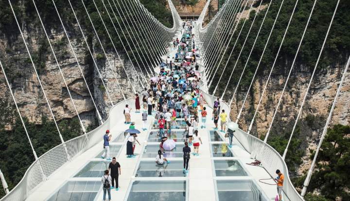 پل شیشه ای معلق در چین - ترسناک ترین پل های جهان