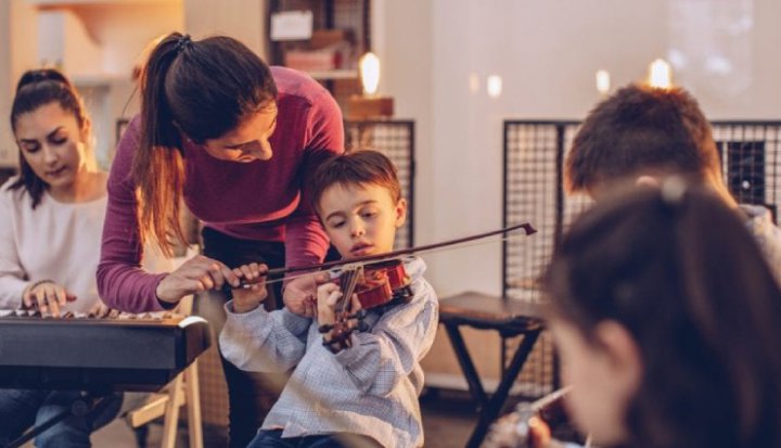 فواید یادگیری موسیقی برای سلامت مغز و توسعه فردی