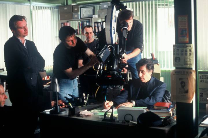آل پاچینو و نولان در فیلم بی‌خوابی، یکی از فیلم های کریستوفر نولان