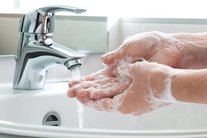 شستن مکرر دست‌ها یکی از راههای جلوگیری از ابتلا به عفونت ها