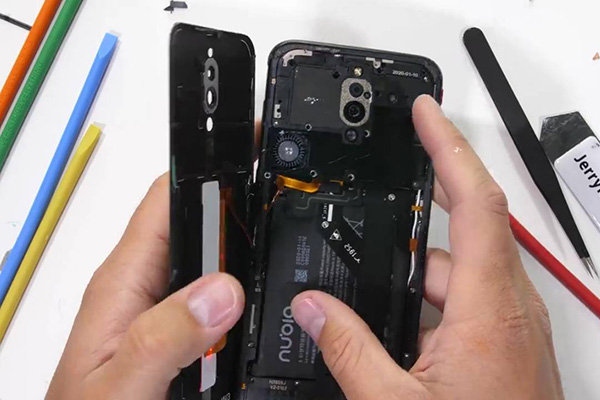 سیستم بی‌نظیر نوبیا رد مجیک 5G برای دفع حرارت از طریق فن [تماشا کنید]