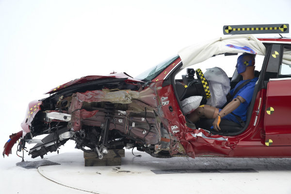 موسسه IIHS هشدار داد: ایمنی خودروهای کوچک در تصادفات کافی نیست