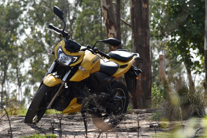 موتورسیکلت آپاچی 200؛ بررسی مشخصات فنی و نقاط قوت و ضعف