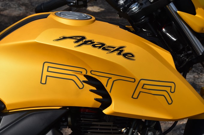 موتورسیکلت آپاچی 200؛ بررسی مشخصات فنی و نقاط قوت و ضعف