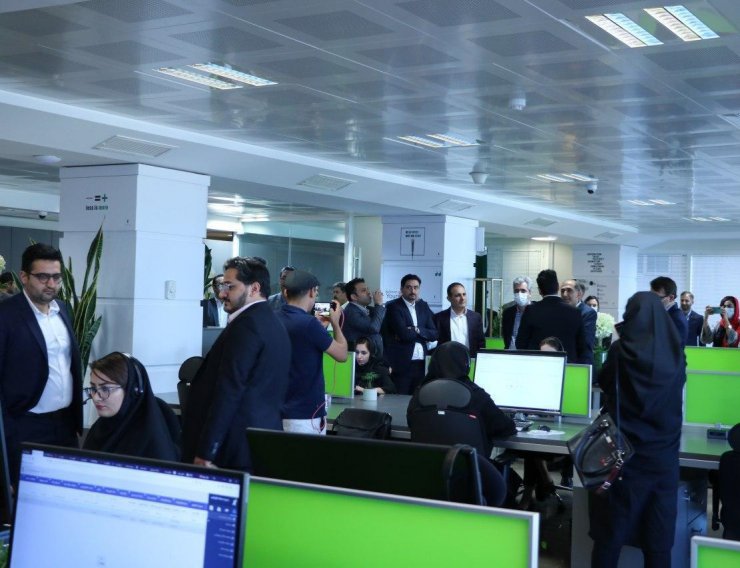 مرکز &laquo;تماس&raquo; شبانه روزی کارگزاری فارابی آغاز به کار کرد؛ هوش مصنوعی در بازار بورس ایران