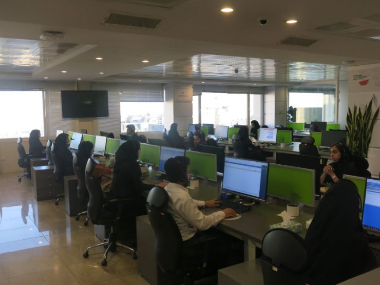 مرکز &laquo;تماس&raquo; شبانه روزی کارگزاری فارابی آغاز به کار کرد؛ هوش مصنوعی در بازار بورس ایران