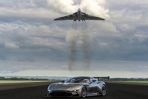 Aston_Martin-Vulcan_2016