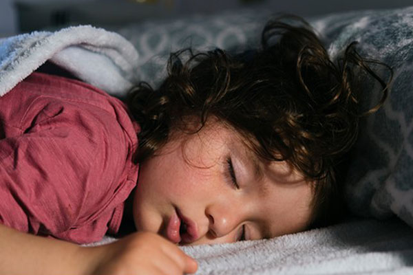 آیا علائم ابتلای کودکان به کرونا از آنفولانزا قابل تشخیص است؟