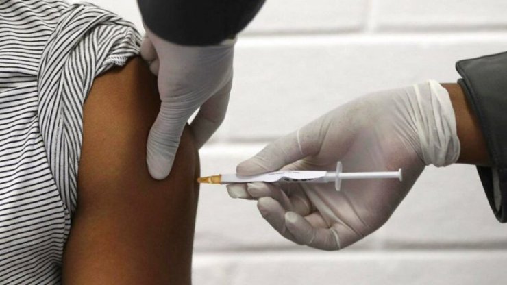 آزمایش بالینی واکسن کرونا آکسفورد در بریتانیا از سر گرفته شد