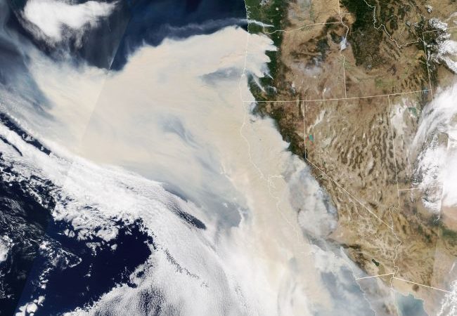 رویت دود آتش‌سوزی‌های گسترده آمریکا از فاصله ۱.۶ میلیون کیلومتری زمین [تماشا کنید]