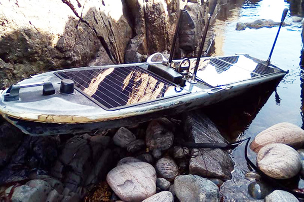 قایق جاسوسی بدون سرنشین آمریکا در ساحل اسکاتلند به گل نشست