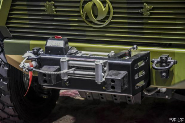 با دانگ‌فنگ Warrior EQ2085MCT آشنا شوید؛ یک خودروی زرهی با توانایی‌های آفرود بالا