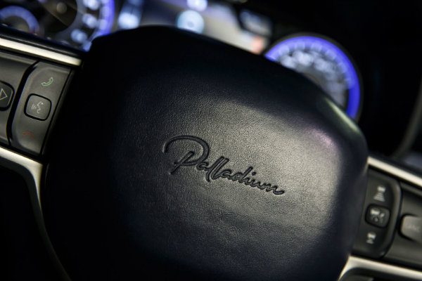 معرفی ازنوم پالادیوم؛ مخلوط لوکس ایتالیایی آمریکایی با پلتفرم وانت