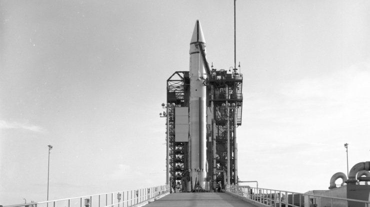 بوستر راکت مأموریت سال ۱۹۶۶ به ماه در مدار زمین گرفتار شده است