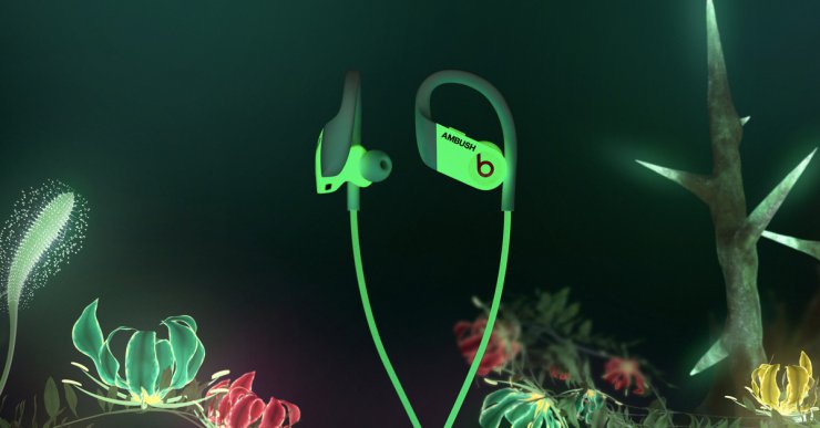 نسخه جدید هدفون Powerbeats در تاریکی شب می‌درخشد