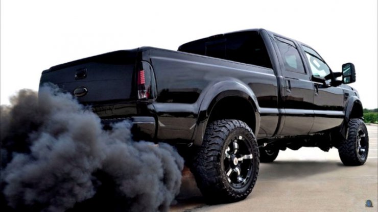 تقویت وانت‌های دیزلی به شیوه ROLLING COAL؛ وقتی جذابیت در دود خلاصه می‌شود