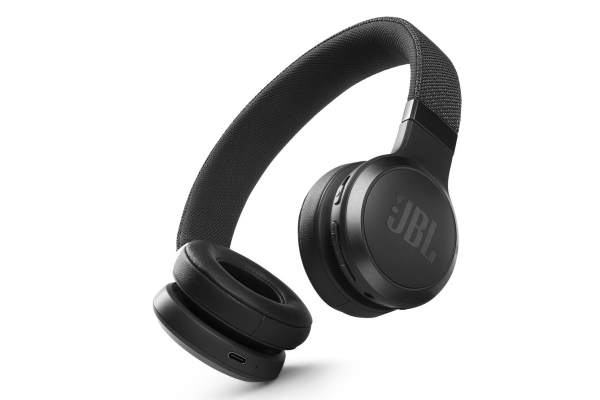 JBL از انبوهی هدفون و ایرباد کاملا بی‌سیم با قابلیت‌های متنوع رونمایی کرد