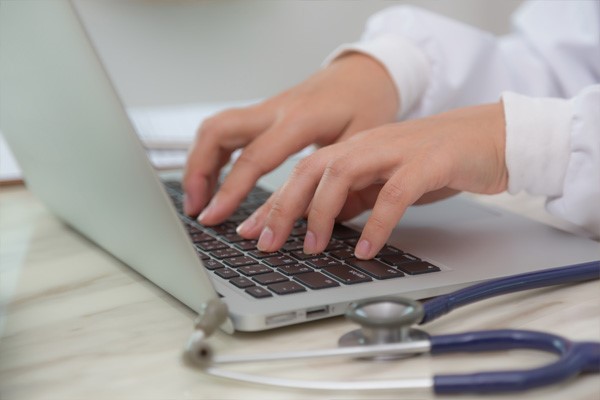 امکان استفاده از بیمه در مشاوره آنلاین توسط دکتر ساینا فراهم شد