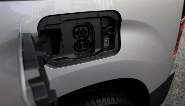 ون برقی پژو e Partner با باتری 50 کیلووات ساعتی و برد 275 کیلومتر معرفی شد