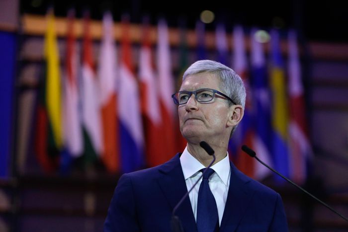 واکنش زاکربرگ به سخنان کوک در مورد حریم خصوصی: باید زهرمان را به اپل بریزیم