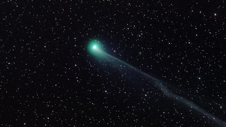 Comet Swan is visible to the naked eye, and it may get even brighter - CNET