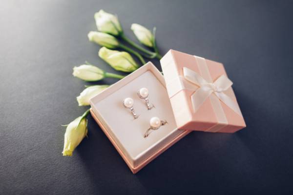 یه هدیه خاص برای مادر طلا و جواهرات