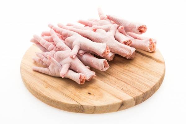 خواص پای مرغ پاک کردن پای مرغ